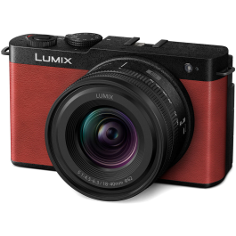 Câmera Panasonic Lumix S9 Mirrorless com lente 18-40mm f/4.5-6.3 - Crimson Red